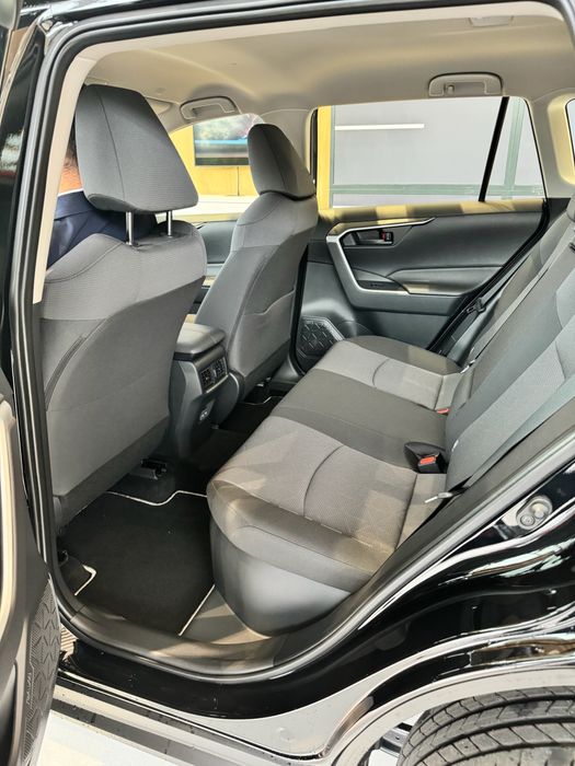 Автомобиль Toyota RAV-4