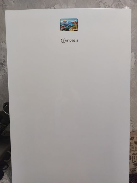 Продам холодильник INDESIT