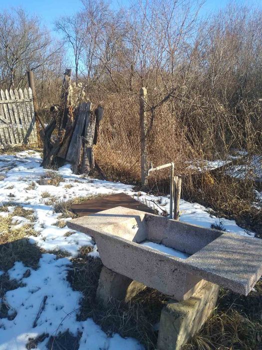 Продава се къща с двор  в град Годеч