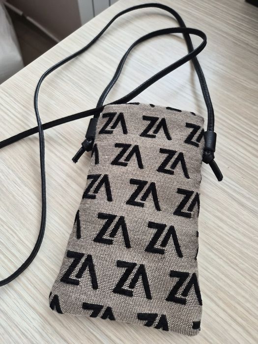 Чантичка за телефон Зарена