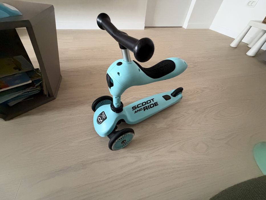 Trotineta cu cască Scoot and Ride