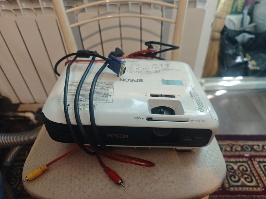 Proektor epson eb-s04