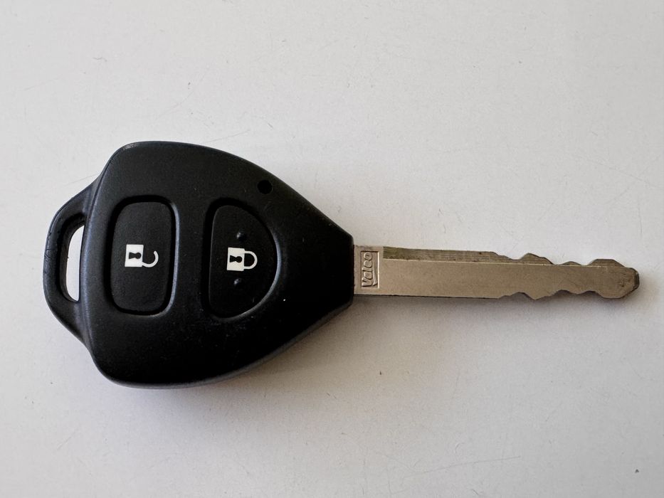 Ключ за Toyota Camry Corola 2000-2010г  оригинален с 2бутона
