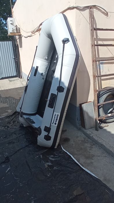 Продам лодку yamaha. 240* 135.