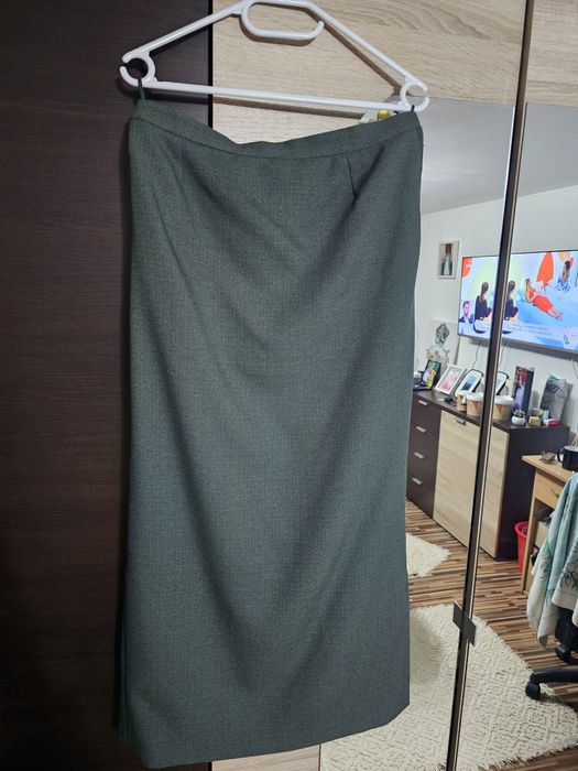 Fusta dreapta cu crăpătura la spate