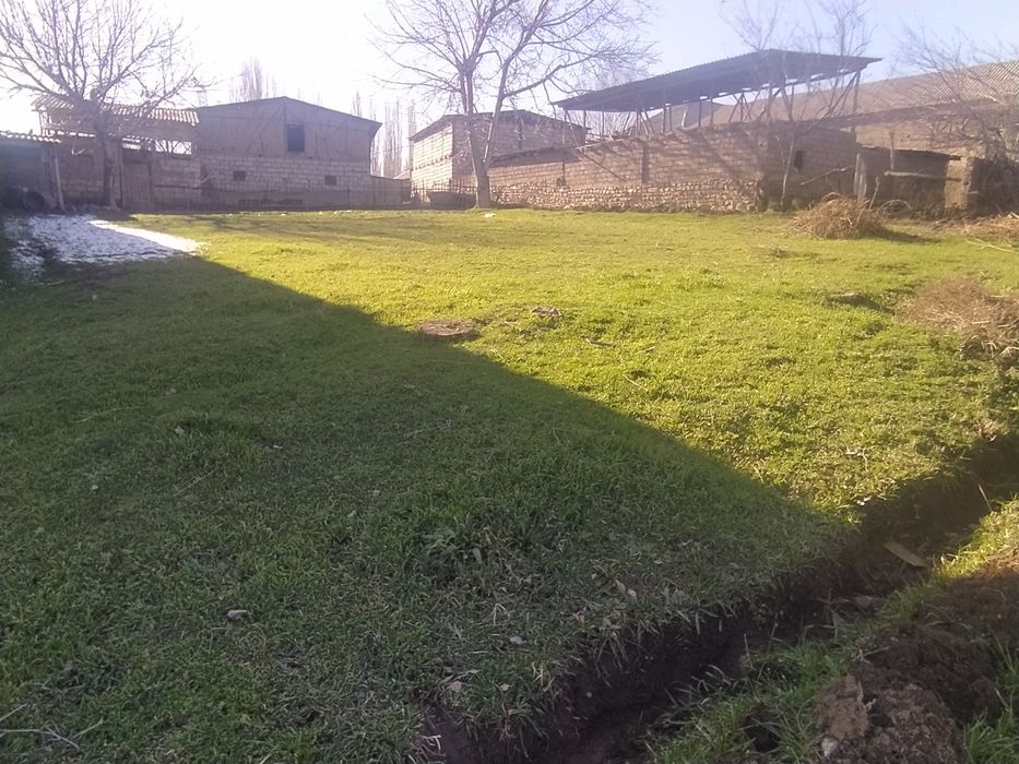 Молхонаси бор ер участка.