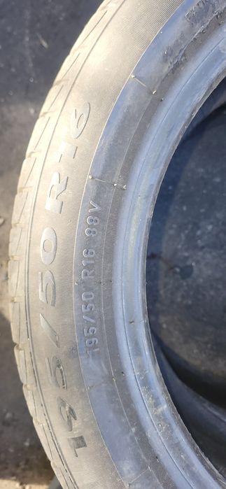 Se vinde 2 cauciucuri pireli