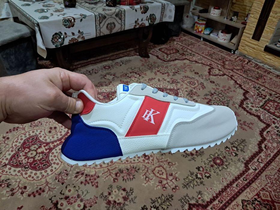 Продаются кроссы