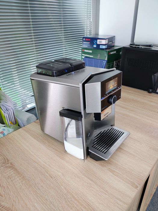 Espressor expresor Siemens EQ9 PLUS Connect Seria700 / 2 râșnițe