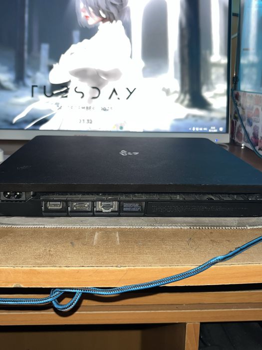 продам PlayStation 4 Slim 1Tb