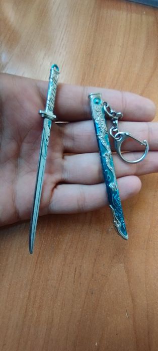 Продам брелок-меч