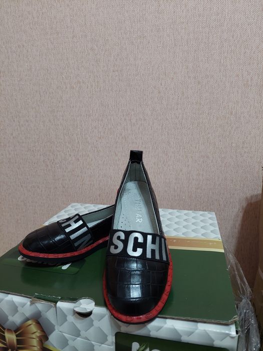 Продам новые туфли для девочки