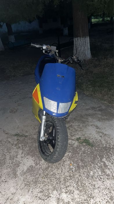 Se vinde un aprilia sr 50cc,