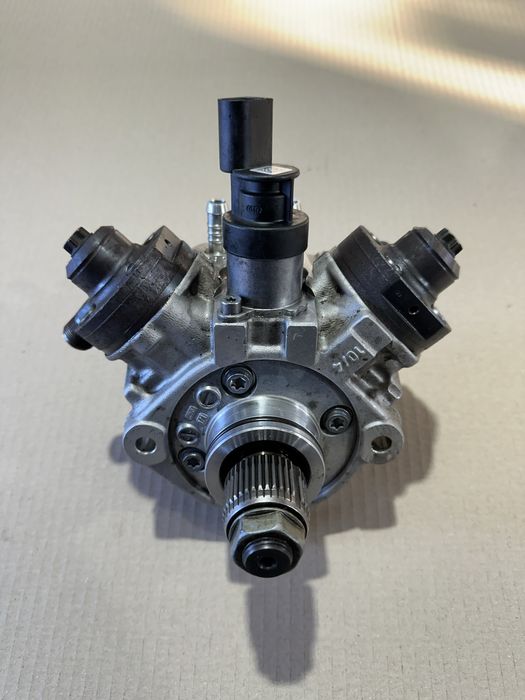 Pompa inalta Audi A4 A5 A6 A7 A8 Q5 Q7 : 059130755BF