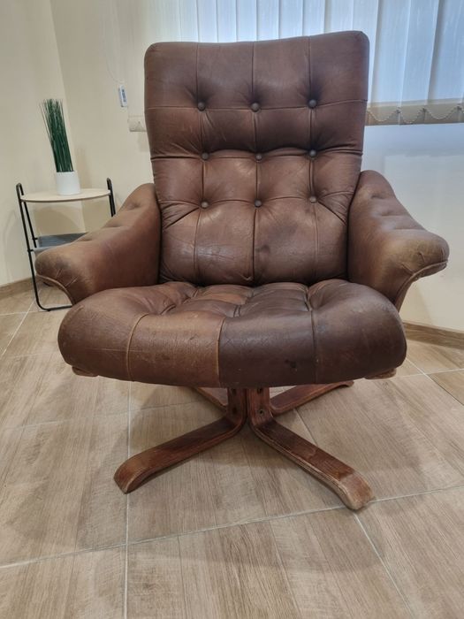 Страхотно антикварно шведски стилно кресло