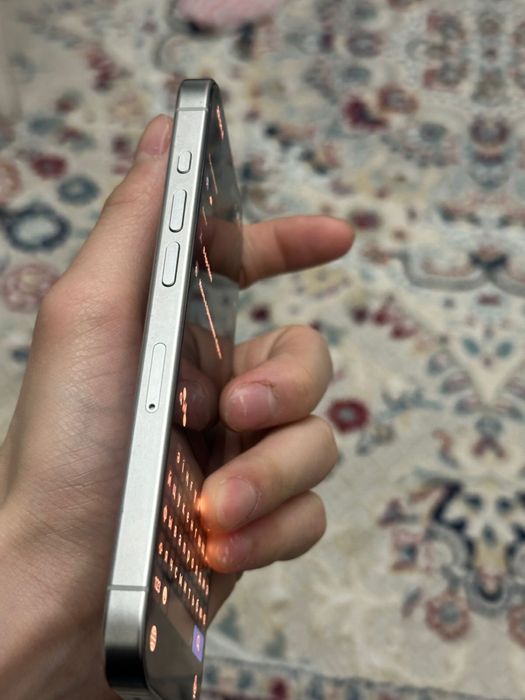 Iphone 15pro белый