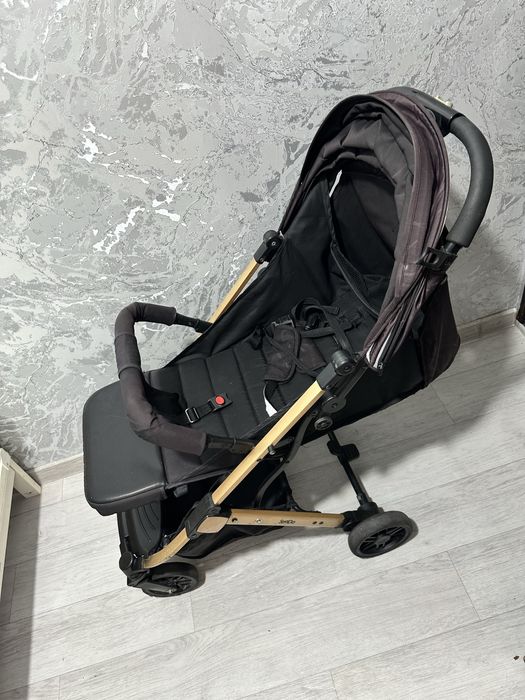 Продам коляску легкую Seedo