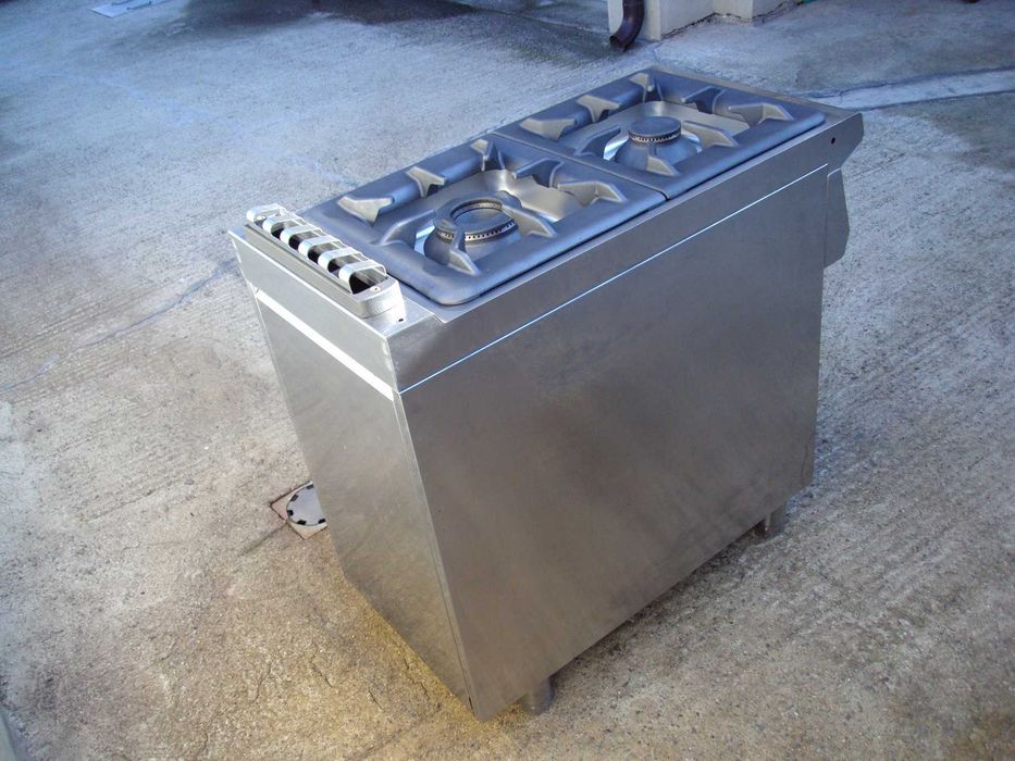 Професионален, италиански, газов котлон на база ,две горелки