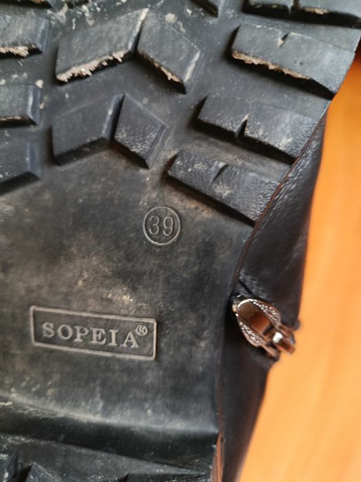 продам    высокие  ботинки   в  отличном  состояние   натур   кожа