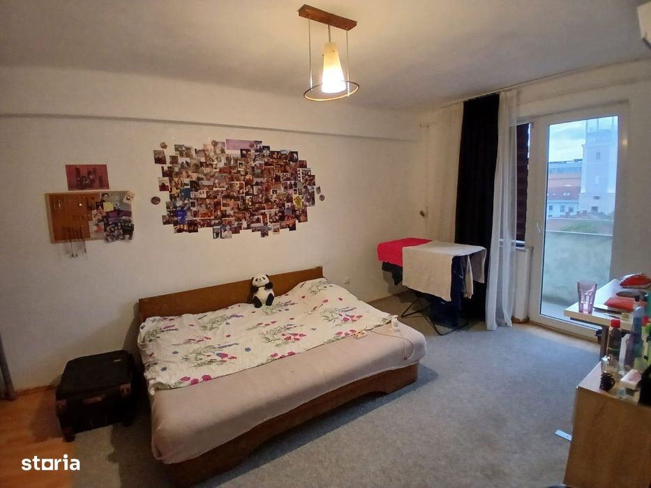 Vand apartament o camera Centru