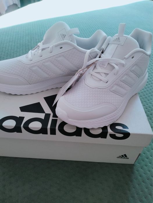 Кроссовки Adidas, размер 38 — новые