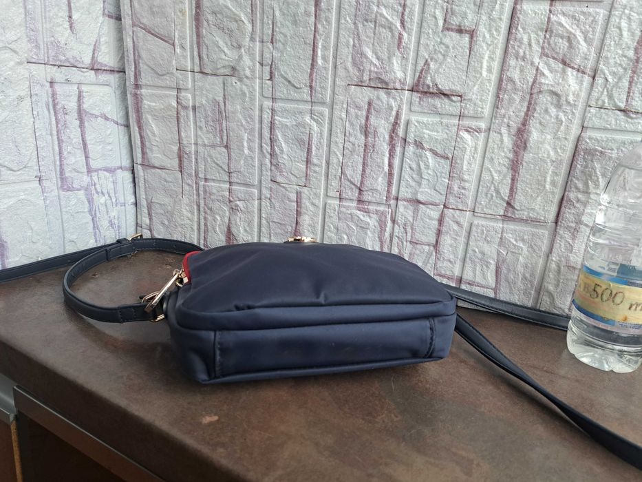 дамска чанта,Tommy Hilfiger,малка синя чантичка