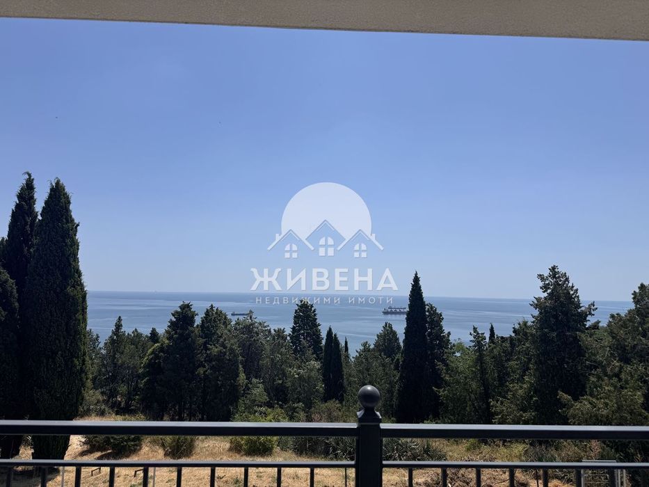 Продава 3-стаен апартамент, кв. Галата, плюс 2 паркоместа - снимка 13