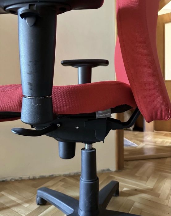 Офис стол:Dormeas smart, червен