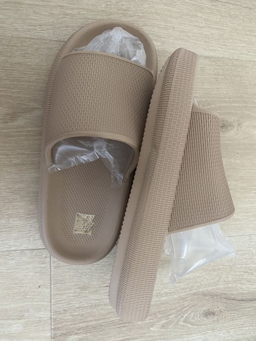 Бежови Чехли 39-40