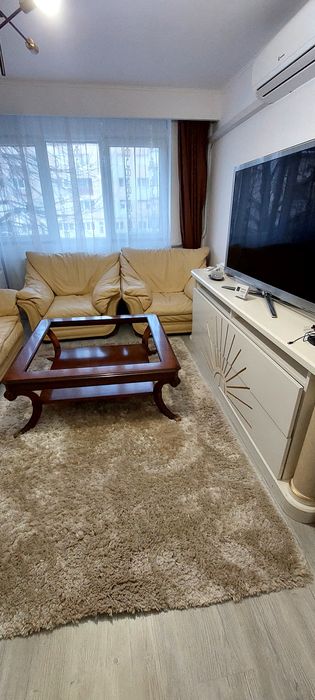 Set canapea si fotolii din piele plus măsuță de cafea