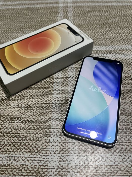 Айфон 12 белый.  128гб