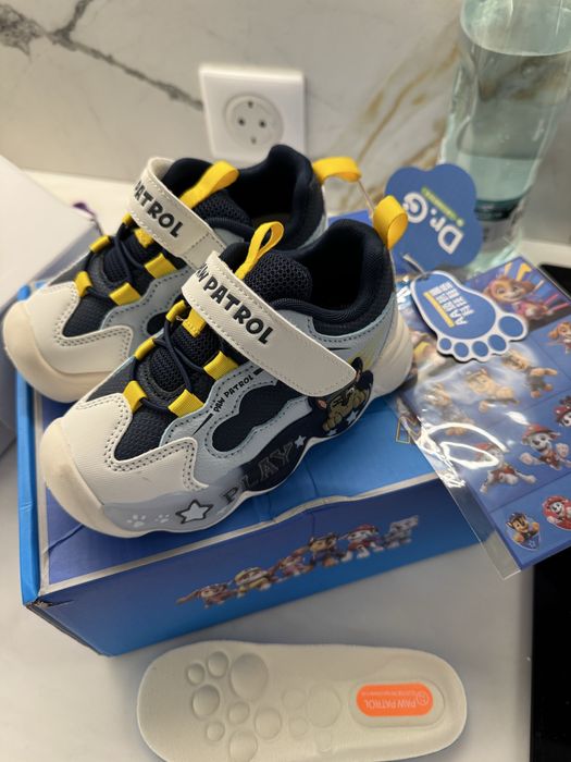 Кроссовки детские 26-27 размер