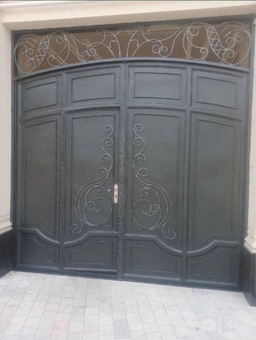 Сварщик, сантехник.