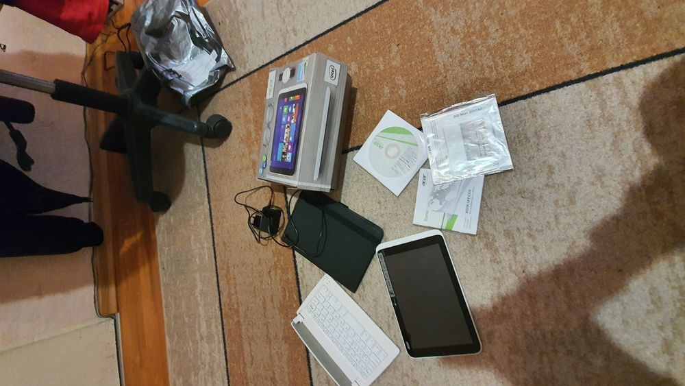 Продавам таблет ACER W3