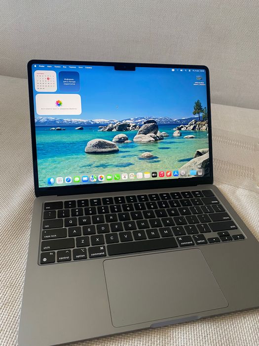 Macbook Air M2. 8Gb, 245GB