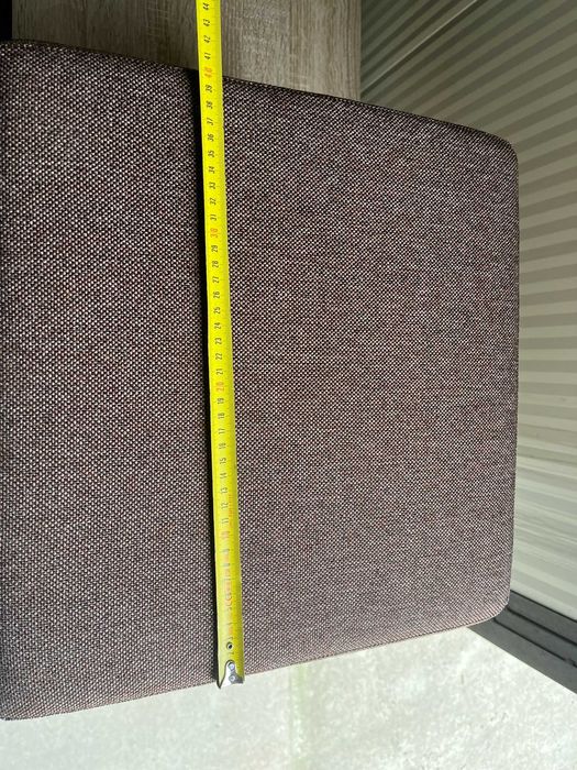 Taburet tapitat cu loc de depozitare