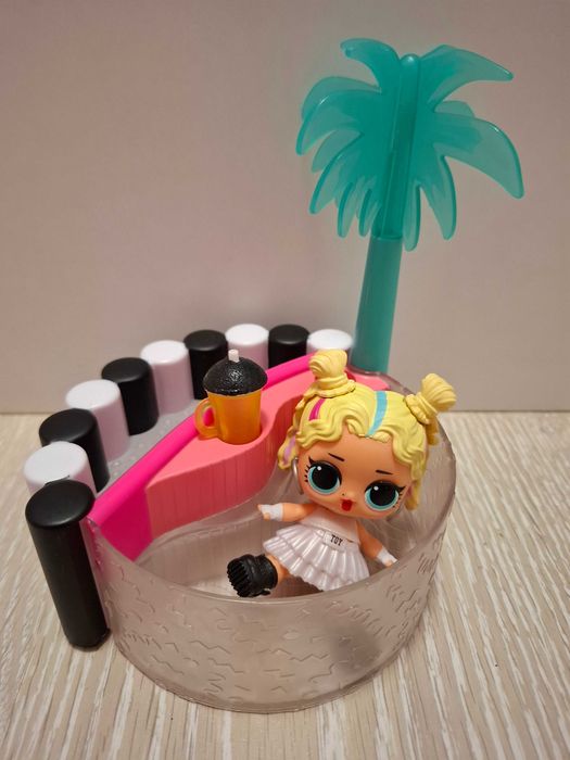 Кукла L.O.L с басейн