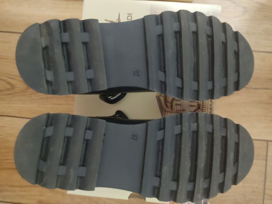 Продам две обуви