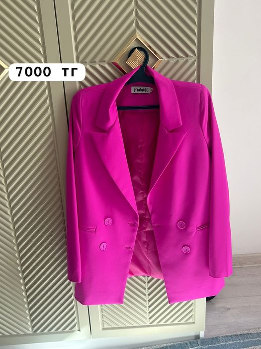 Одежда для девочек. В хорошем состоянии, размер 42-44.