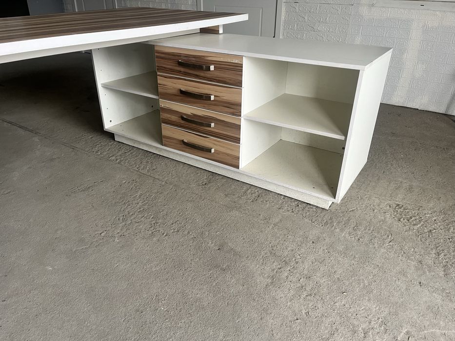 Продам стол офисный