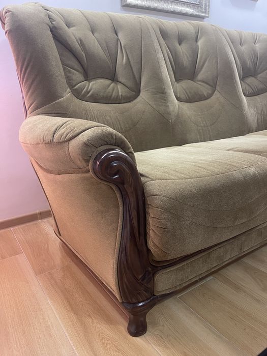 Красив триместен диван