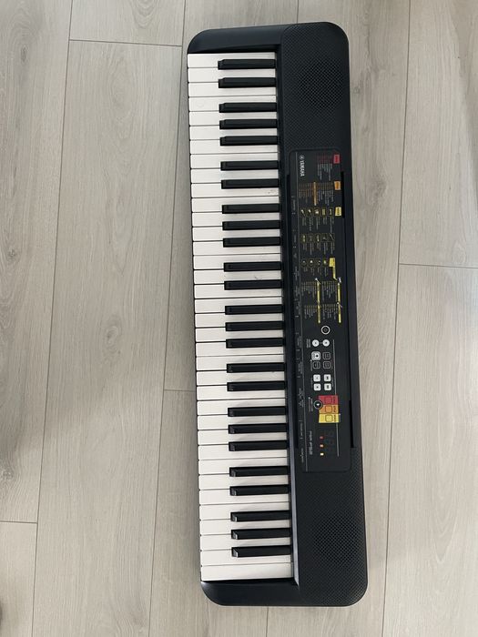 Yamaha PSR F52 ca noua