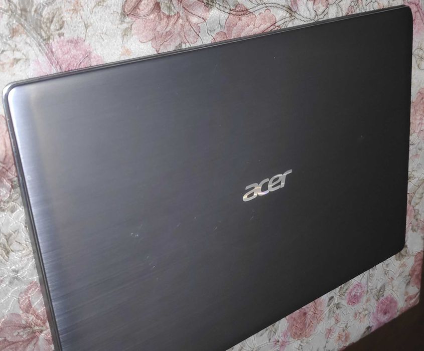 Продавам лаптоп ACER Swift SF314-52-584N 14' FHD Intel I5 8/256GB W10
