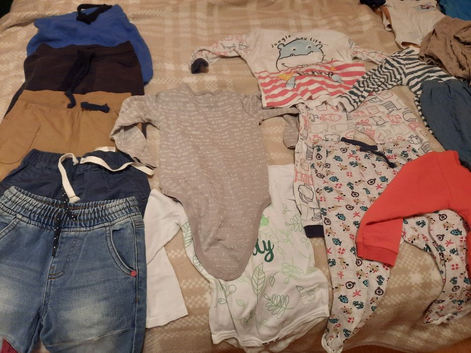 Продавам  сет детски дрехи за  момче 18-24месеца
