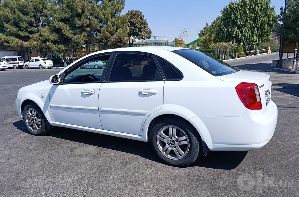 Lacetti 1.8 2010  Avtomat 3-pozitsiya/Lyuk