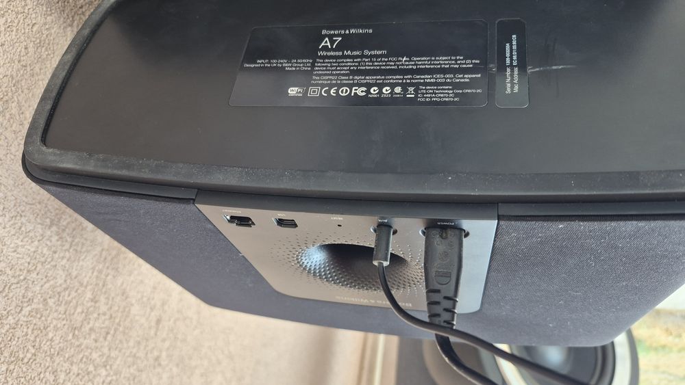 Bowers & Wilkins A7 boxa accesorii