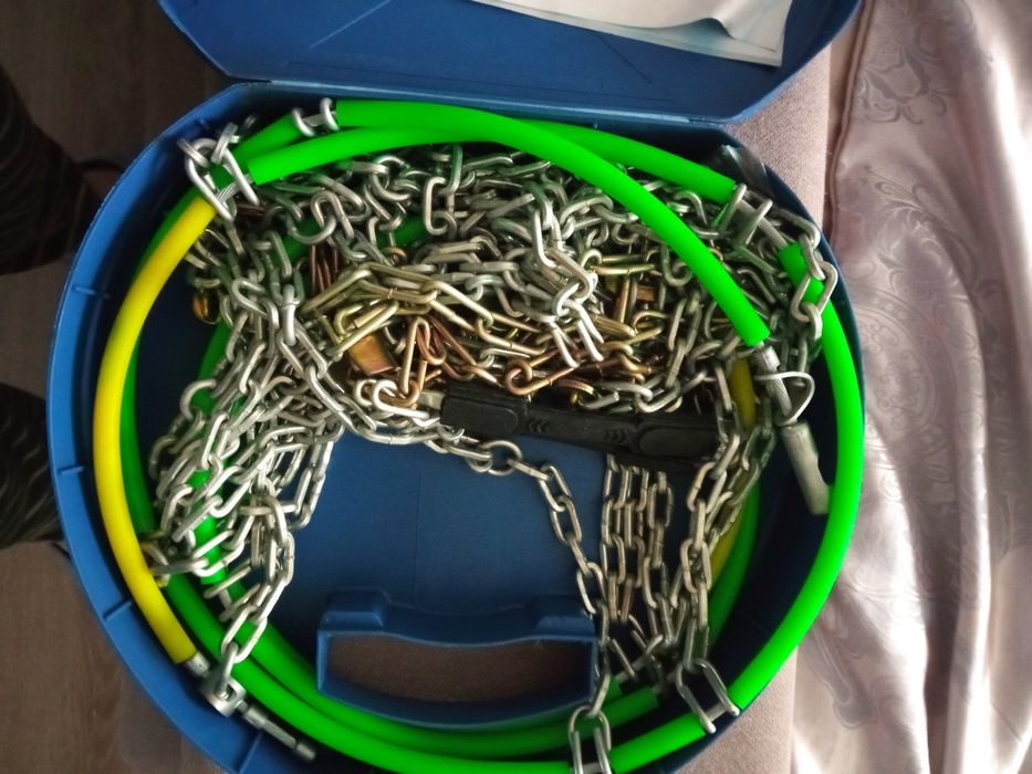 Vând lanțuri mașină