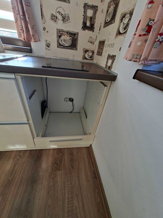 Vand mobila de bucatarie