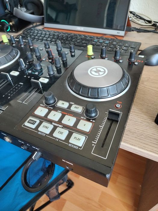 Placa de DJ Traktor control s2