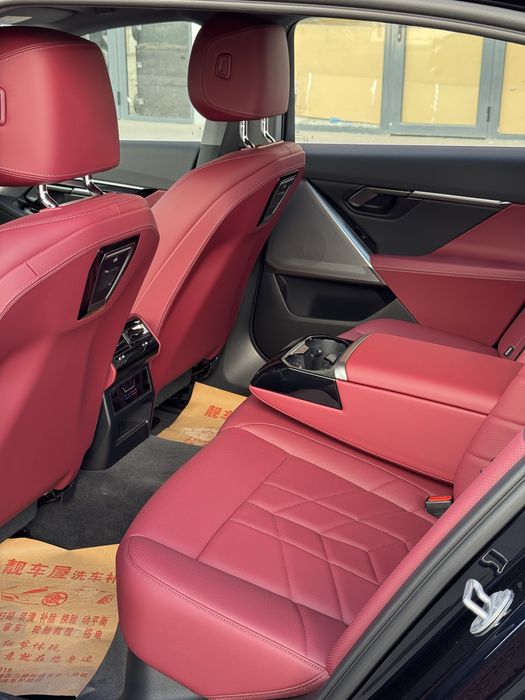 Bmw i5 35L/10.000km probeg
